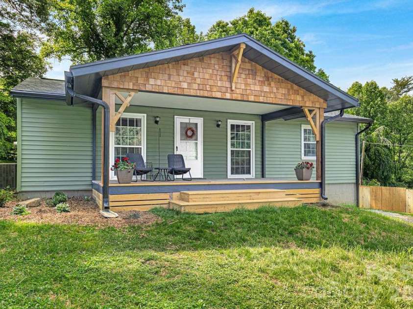 113 Byrd Lane, Brevard, NC 28712.  MLS# CAR4388450, YatesRealty ID 30182. 