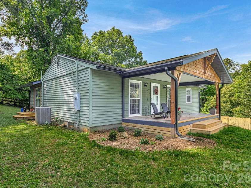 113 Byrd Lane, Brevard, NC 28712.  MLS# CAR4388450, YatesRealty ID 30182. 