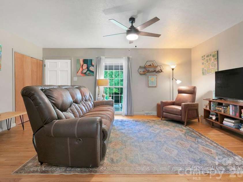 113 Byrd Lane, Brevard, NC 28712.  MLS# CAR4388450, YatesRealty ID 30182. 