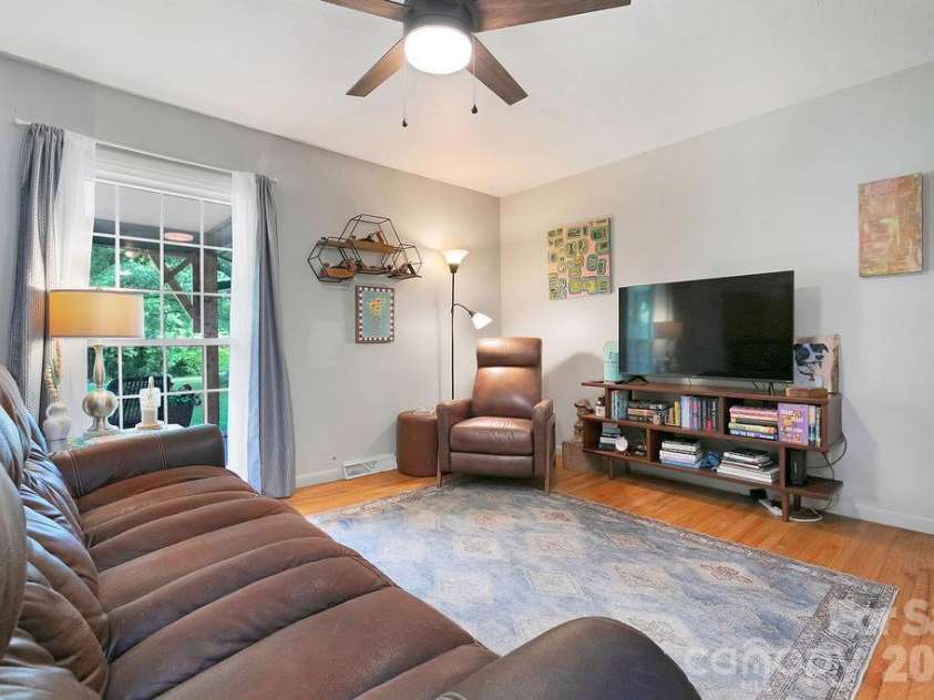 113 Byrd Lane, Brevard, NC 28712.  MLS# CAR4388450, YatesRealty ID 30182. 