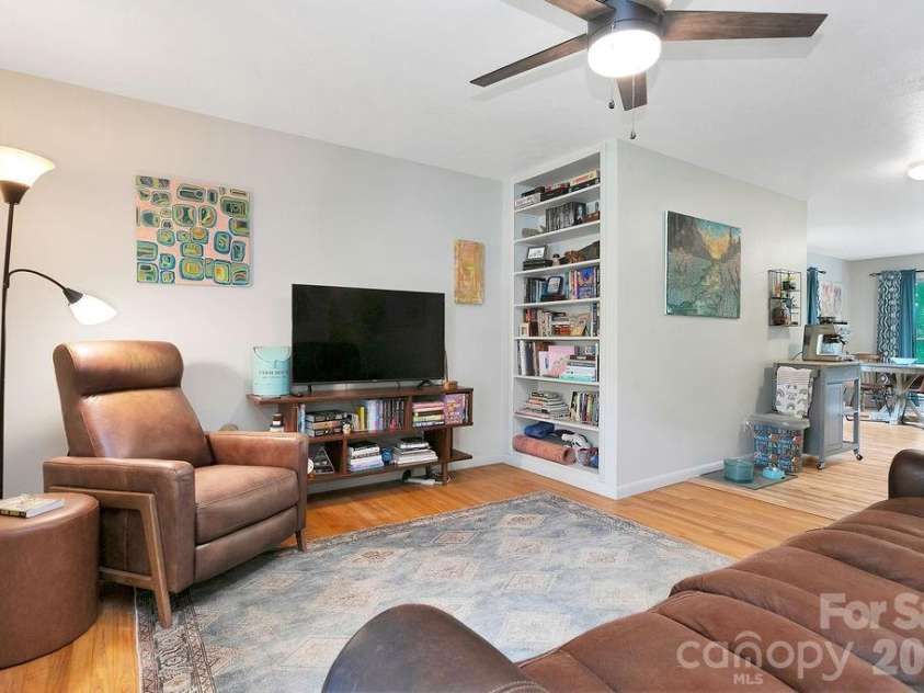 113 Byrd Lane, Brevard, NC 28712.  MLS# CAR4388450, YatesRealty ID 30182. 