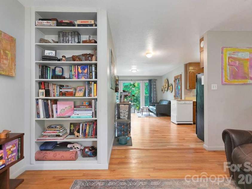 113 Byrd Lane, Brevard, NC 28712.  MLS# CAR4388450, YatesRealty ID 30182. 