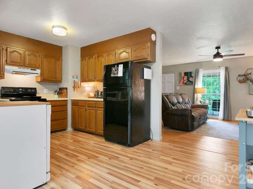113 Byrd Lane, Brevard, NC 28712.  MLS# CAR4388450, YatesRealty ID 30182. 