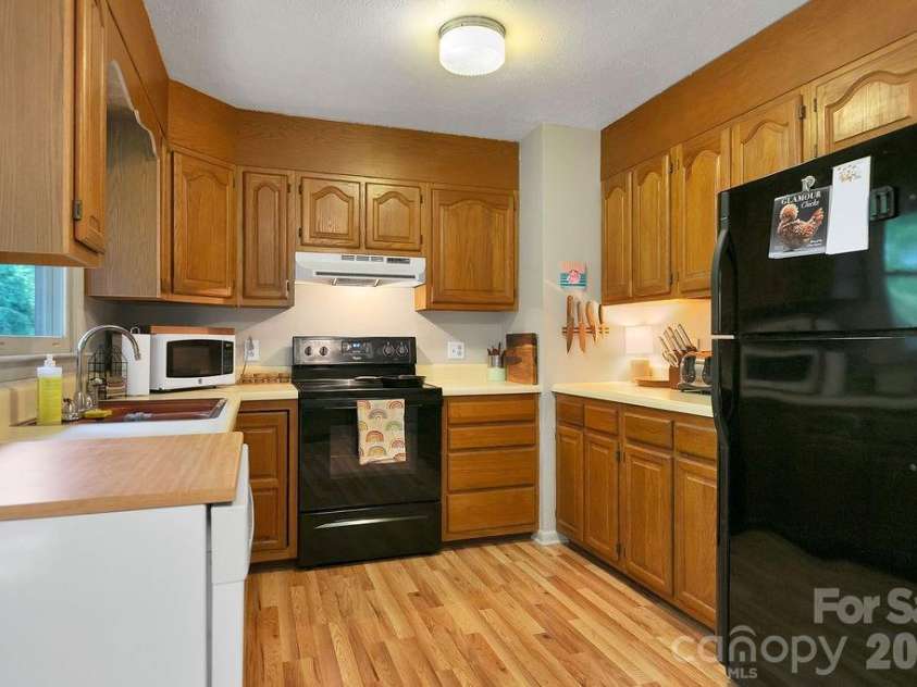 113 Byrd Lane, Brevard, NC 28712.  MLS# CAR4388450, YatesRealty ID 30182. 