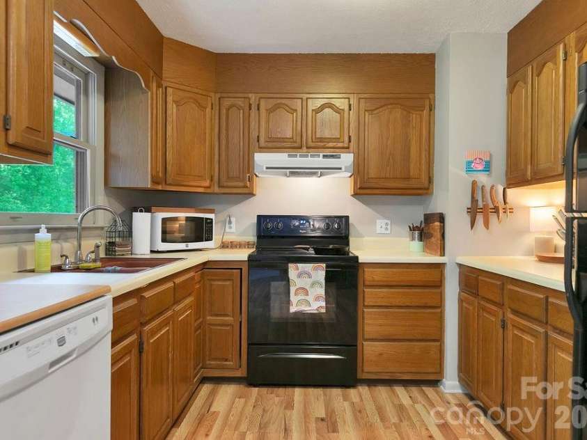 113 Byrd Lane, Brevard, NC 28712.  MLS# CAR4388450, YatesRealty ID 30182. 
