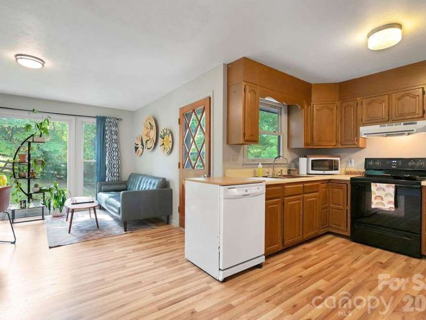 113 Byrd Lane, Brevard, NC 28712.  MLS# CAR4388450, YatesRealty ID 30182. 