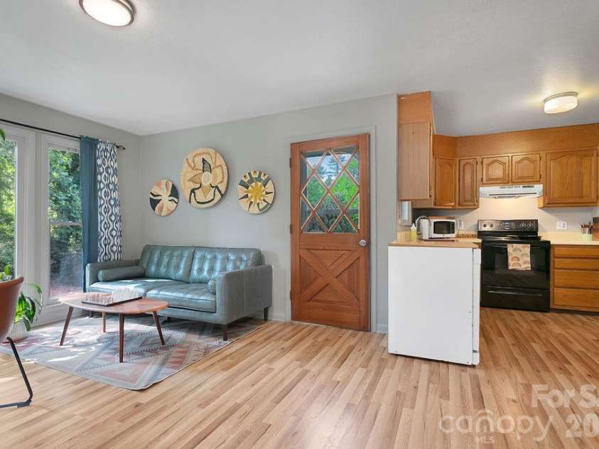 113 Byrd Lane, Brevard, NC 28712.  MLS# CAR4388450, YatesRealty ID 30182. 