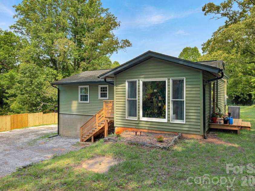 113 Byrd Lane, Brevard, NC 28712.  MLS# CAR4388450, YatesRealty ID 30182. 