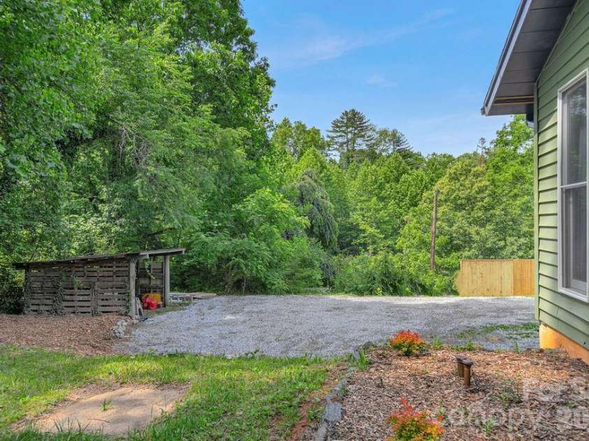 113 Byrd Lane, Brevard, NC 28712.  MLS# CAR4388450, YatesRealty ID 30182. 