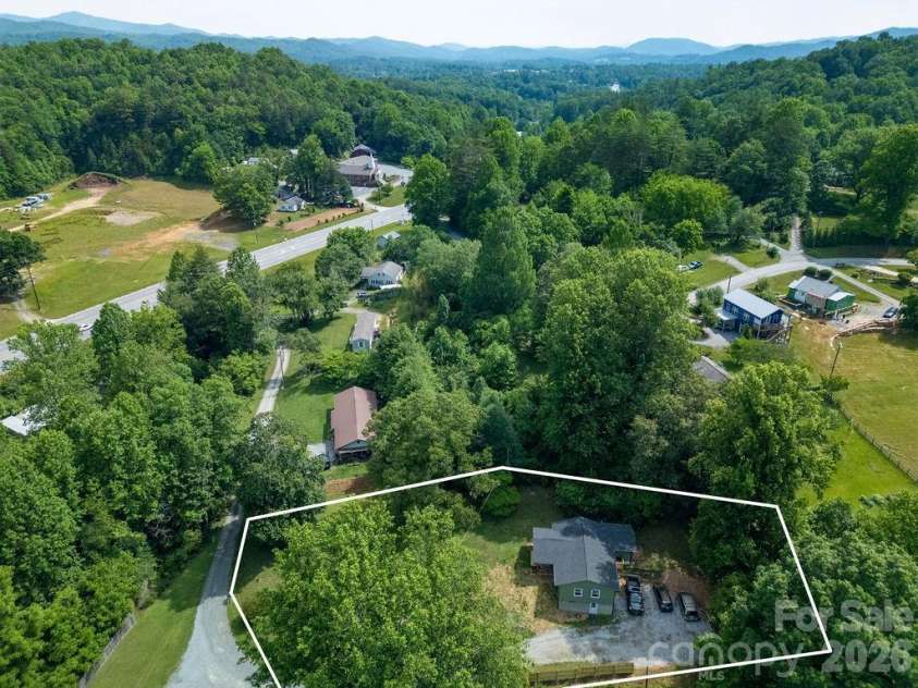 113 Byrd Lane, Brevard, NC 28712.  MLS# CAR4388450, YatesRealty ID 30182. 