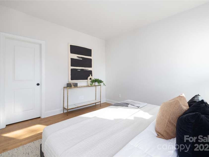 3316 Cedarhurst Drive, Charlotte, NC 28269.  MLS# CAR4277061, YatesRealty ID 30182. 