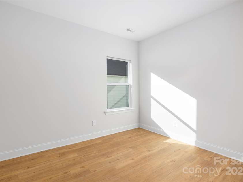 3316 Cedarhurst Drive, Charlotte, NC 28269.  MLS# CAR4277061, YatesRealty ID 30182. 