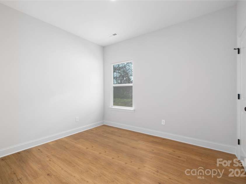 3316 Cedarhurst Drive, Charlotte, NC 28269.  MLS# CAR4277061, YatesRealty ID 30182. 