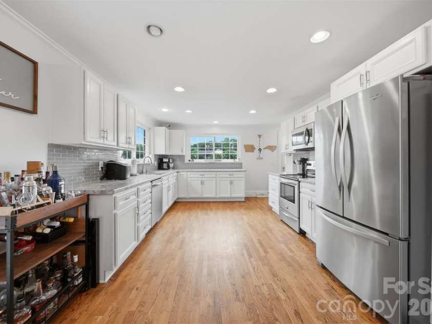 3526 16th Street, Hickory, NC 28601.  MLS# CAR4388898, YatesRealty ID 30183. 