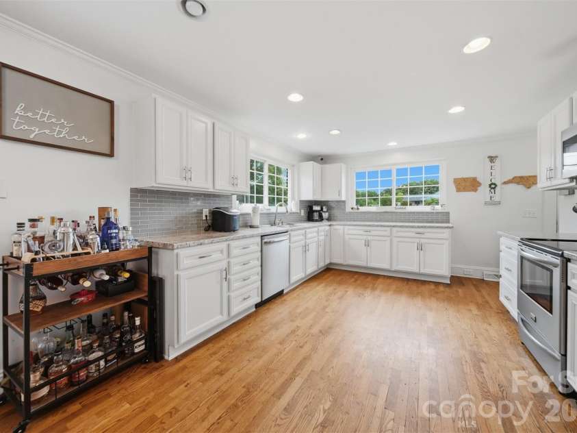 3526 16th Street, Hickory, NC 28601.  MLS# CAR4388898, YatesRealty ID 30183. 