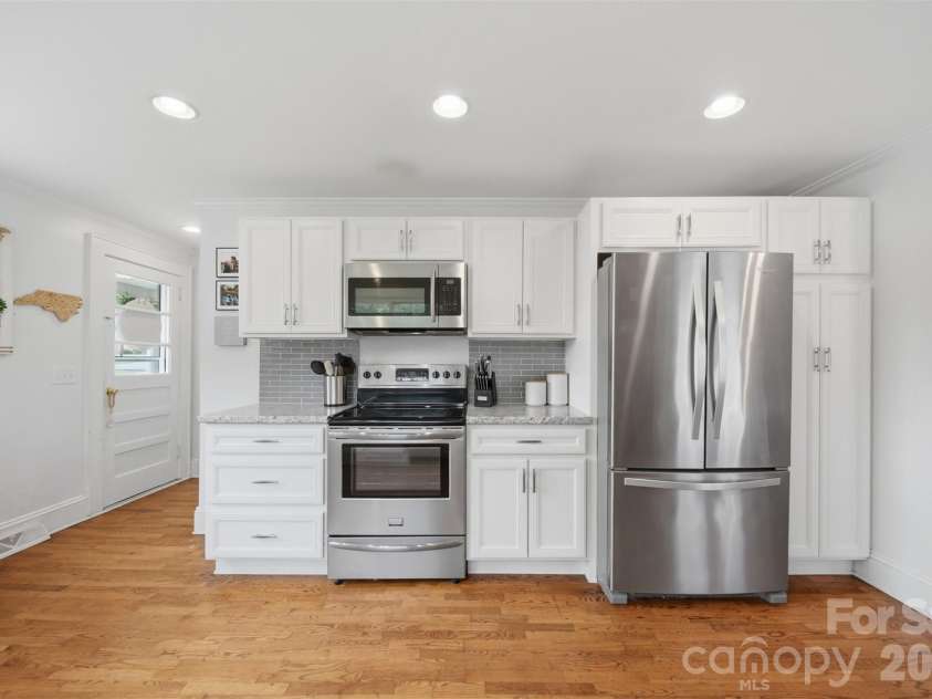 3526 16th Street, Hickory, NC 28601.  MLS# CAR4388898, YatesRealty ID 30183. 