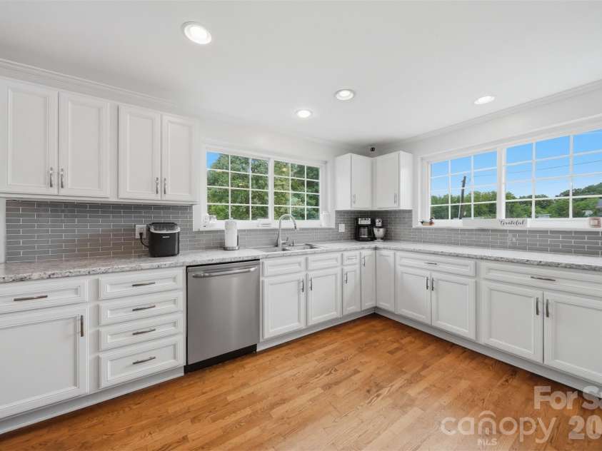 3526 16th Street, Hickory, NC 28601.  MLS# CAR4388898, YatesRealty ID 30183. 