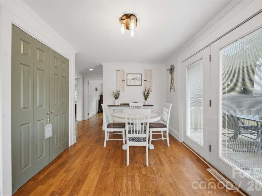 3526 16th Street, Hickory, NC 28601.  MLS# CAR4388898, YatesRealty ID 30183. 