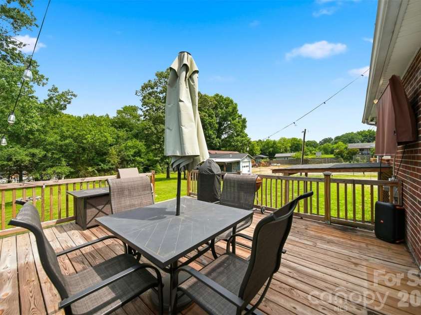 3526 16th Street, Hickory, NC 28601.  MLS# CAR4388898, YatesRealty ID 30183. 