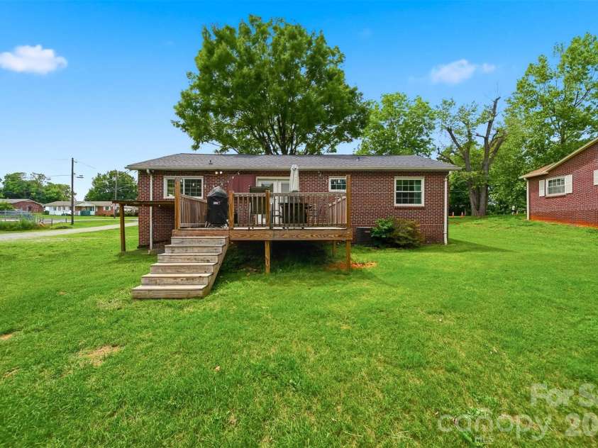3526 16th Street, Hickory, NC 28601.  MLS# CAR4388898, YatesRealty ID 30183. 