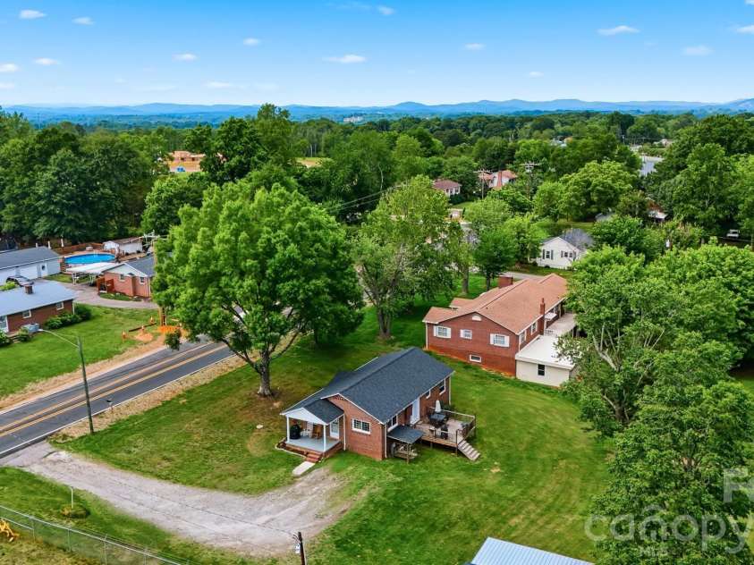 3526 16th Street, Hickory, NC 28601.  MLS# CAR4388898, YatesRealty ID 30183. 