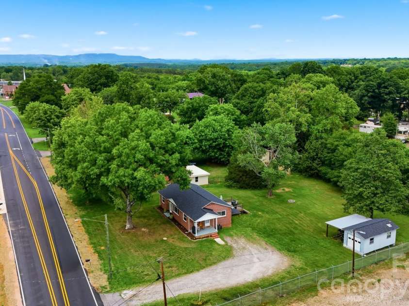 3526 16th Street, Hickory, NC 28601.  MLS# CAR4388898, YatesRealty ID 30183. 