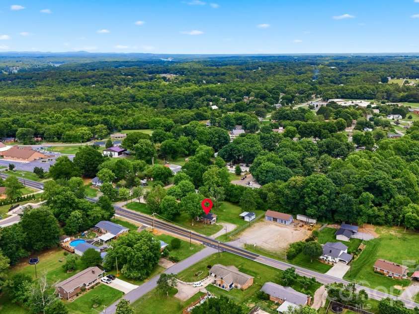 3526 16th Street, Hickory, NC 28601.  MLS# CAR4388898, YatesRealty ID 30183. 