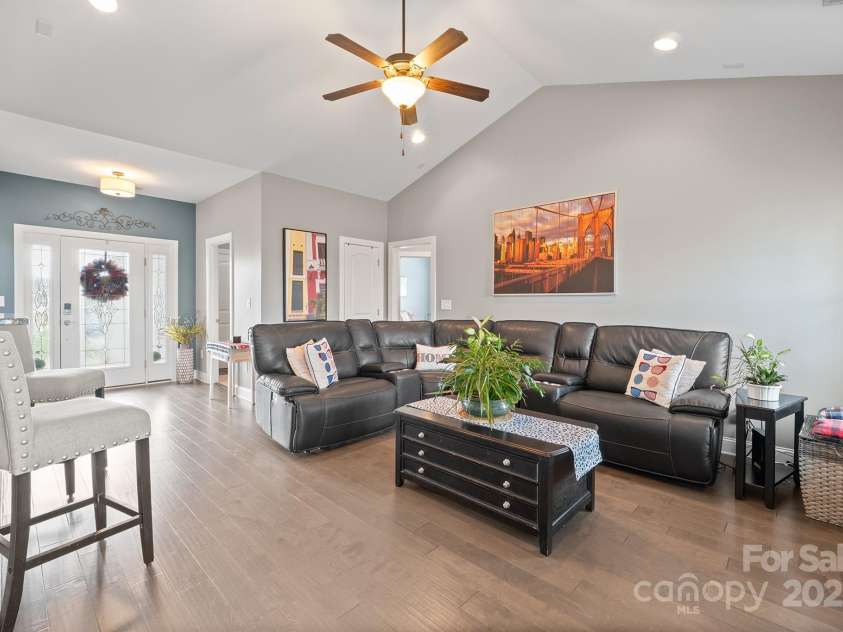 163 Castle Pines Lane, Statesville, NC 28625.  MLS# CAR4286367, YatesRealty ID 30186. 