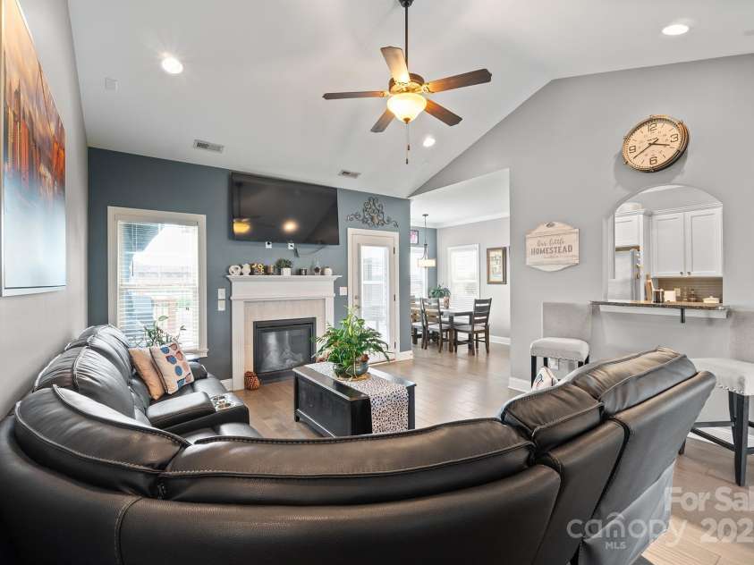 163 Castle Pines Lane, Statesville, NC 28625.  MLS# CAR4286367, YatesRealty ID 30186. 