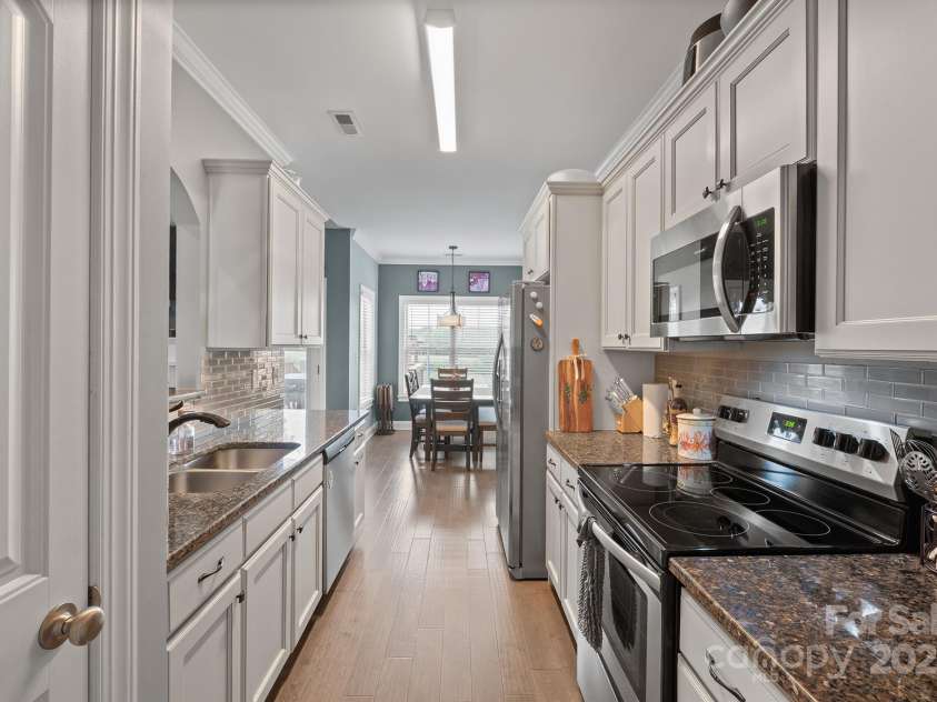 163 Castle Pines Lane, Statesville, NC 28625.  MLS# CAR4286367, YatesRealty ID 30186. 