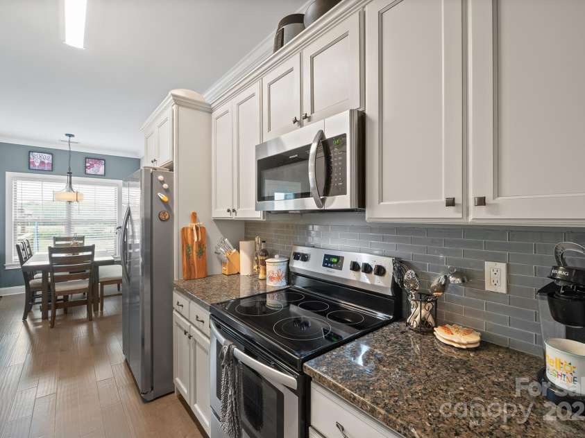 163 Castle Pines Lane, Statesville, NC 28625.  MLS# CAR4286367, YatesRealty ID 30186. 