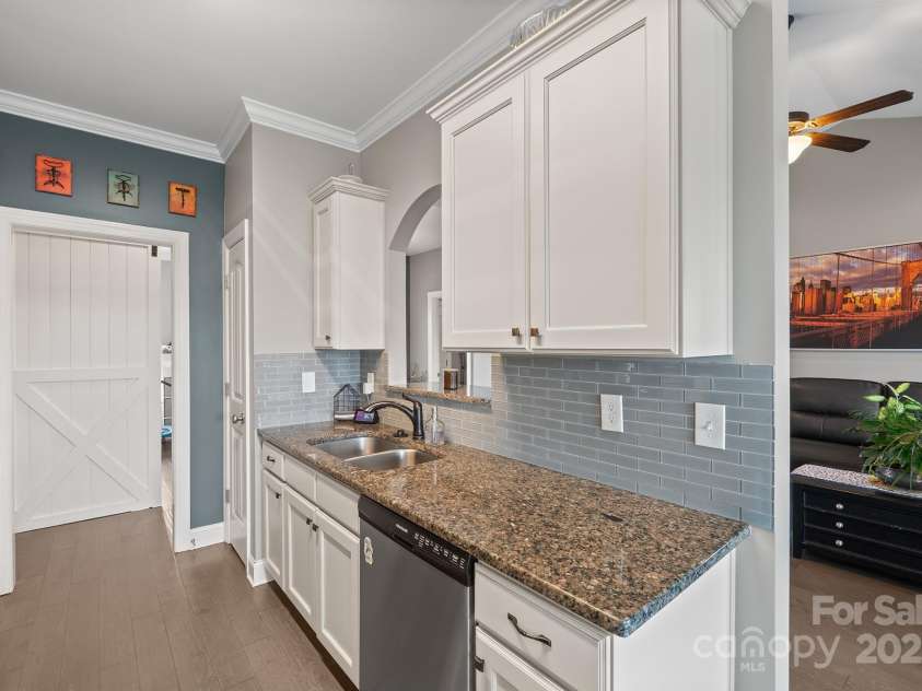 163 Castle Pines Lane, Statesville, NC 28625.  MLS# CAR4286367, YatesRealty ID 30186. 