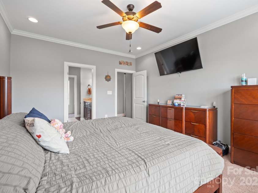 163 Castle Pines Lane, Statesville, NC 28625.  MLS# CAR4286367, YatesRealty ID 30186. 