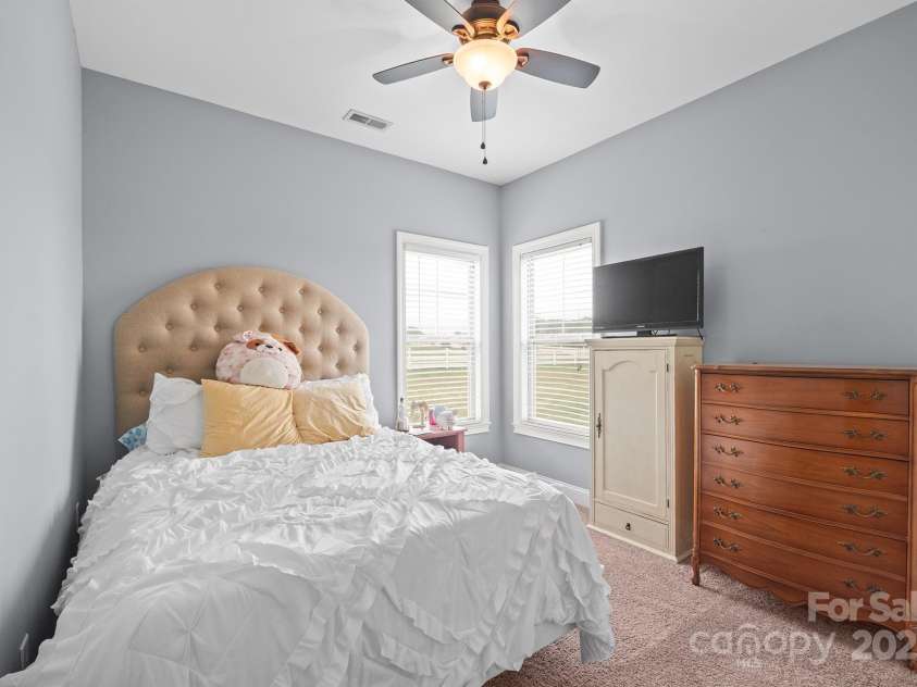 163 Castle Pines Lane, Statesville, NC 28625.  MLS# CAR4286367, YatesRealty ID 30186. 