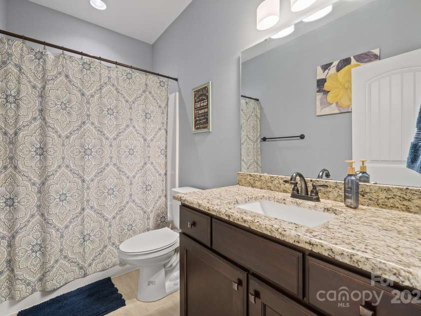 163 Castle Pines Lane, Statesville, NC 28625.  MLS# CAR4286367, YatesRealty ID 30186. 