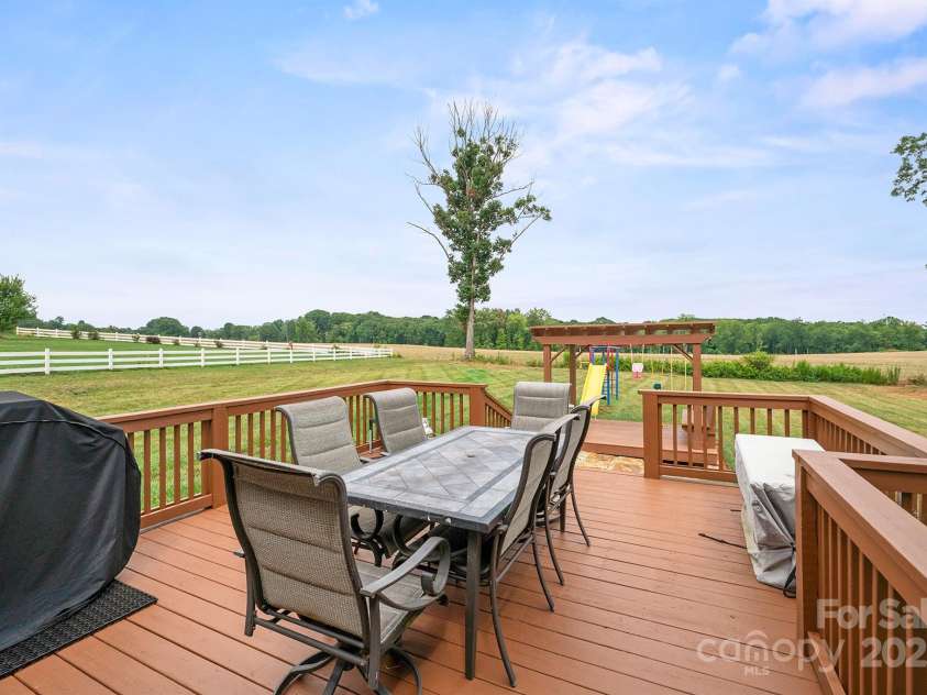 163 Castle Pines Lane, Statesville, NC 28625.  MLS# CAR4286367, YatesRealty ID 30186. 