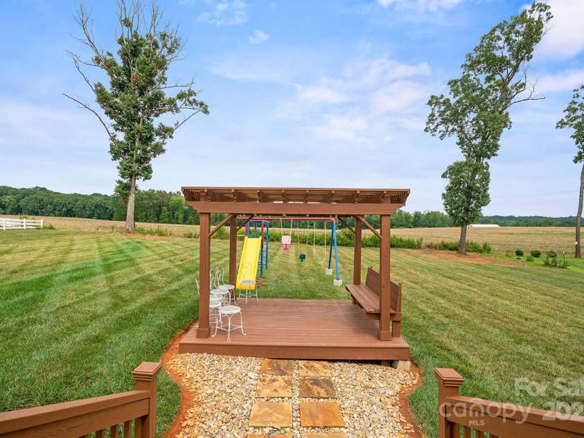 163 Castle Pines Lane, Statesville, NC 28625.  MLS# CAR4286367, YatesRealty ID 30186. 