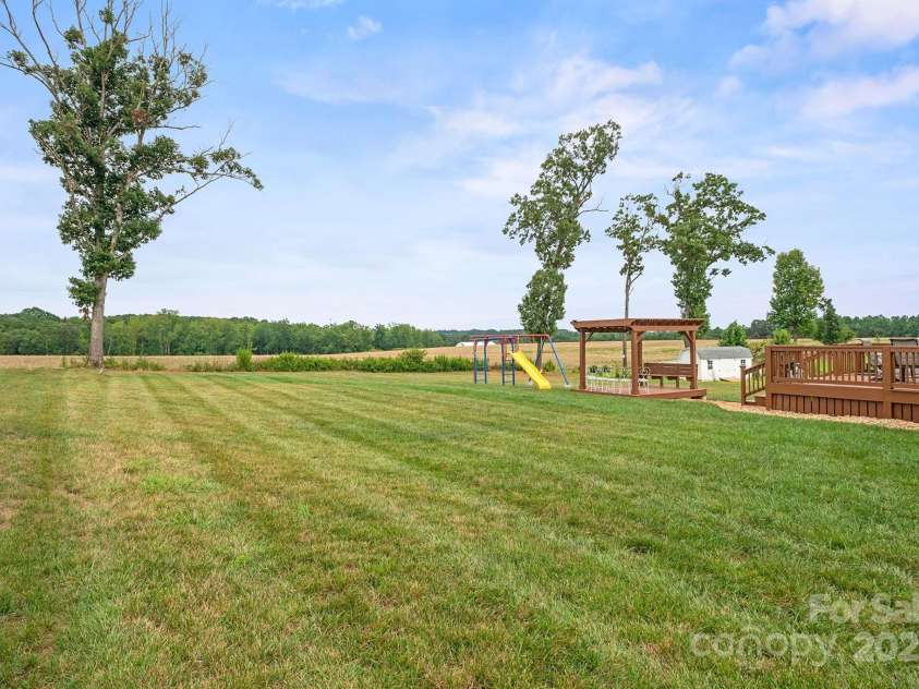 163 Castle Pines Lane, Statesville, NC 28625.  MLS# CAR4286367, YatesRealty ID 30186. 