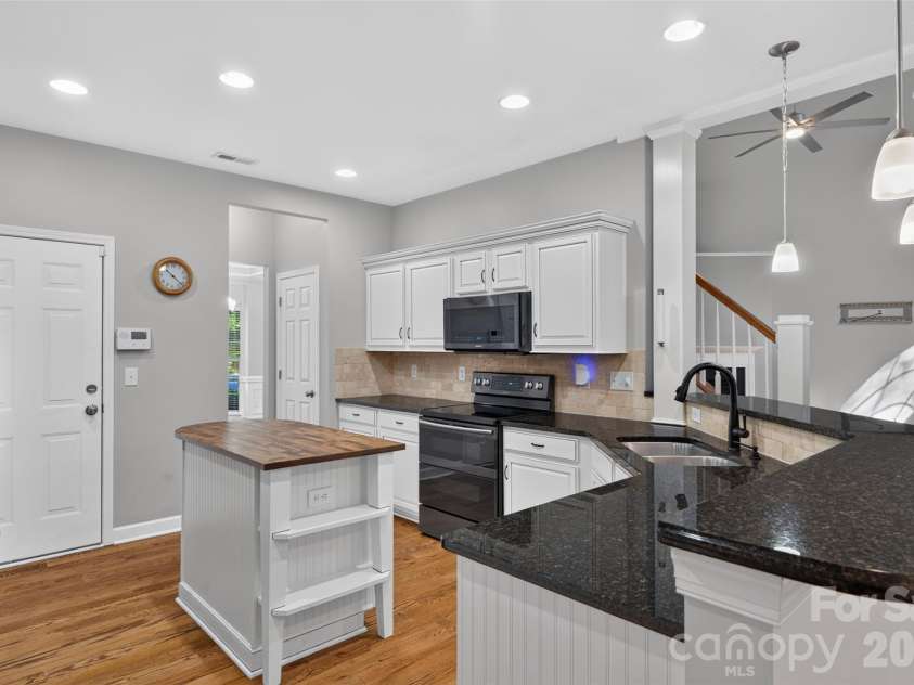 203 Elven Court, Waxhaw, NC 28173.  MLS# CAR4382799, YatesRealty ID 30186. Kitchen