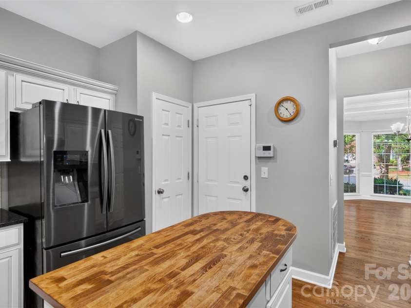 203 Elven Court, Waxhaw, NC 28173.  MLS# CAR4382799, YatesRealty ID 30186. Kitchen
