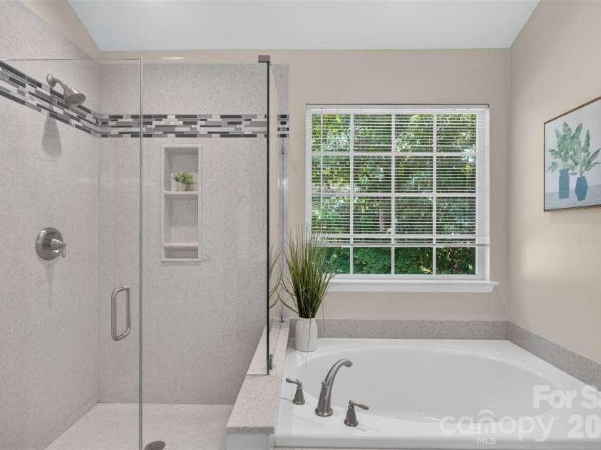 203 Elven Court, Waxhaw, NC 28173.  MLS# CAR4382799, YatesRealty ID 30186. Primary bath