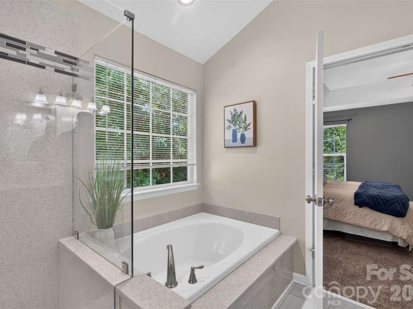203 Elven Court, Waxhaw, NC 28173.  MLS# CAR4382799, YatesRealty ID 30186. Primary bath