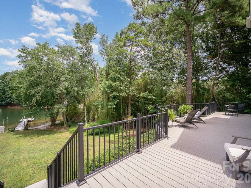 20105 Chapel Point Lane, Cornelius, NC 28031.  MLS# CAR4284650, YatesRealty ID 30187. 