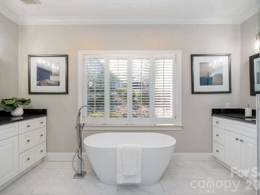 20105 Chapel Point Lane, Cornelius, NC 28031.  MLS# CAR4284650, YatesRealty ID 30187. 