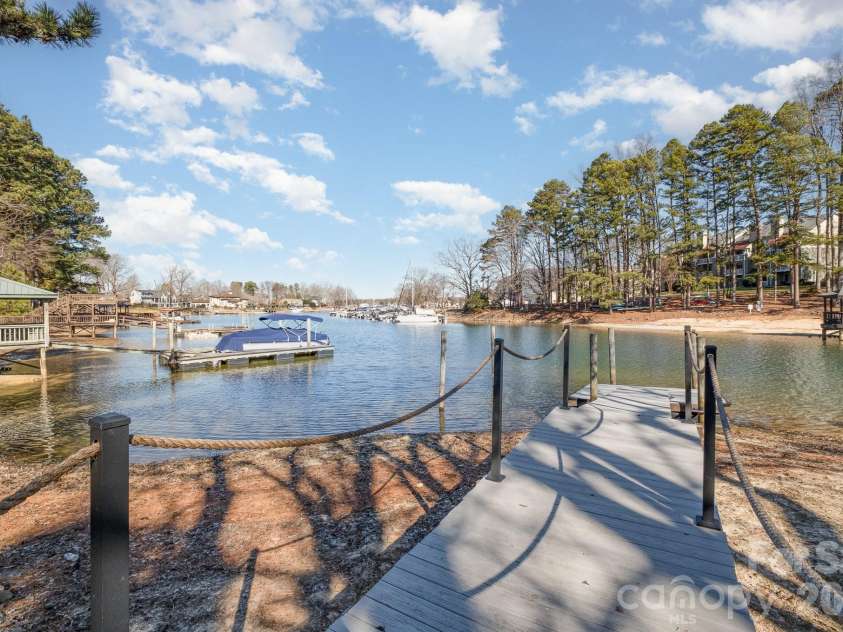 20105 Chapel Point Lane, Cornelius, NC 28031.  MLS# CAR4284650, YatesRealty ID 30187. 