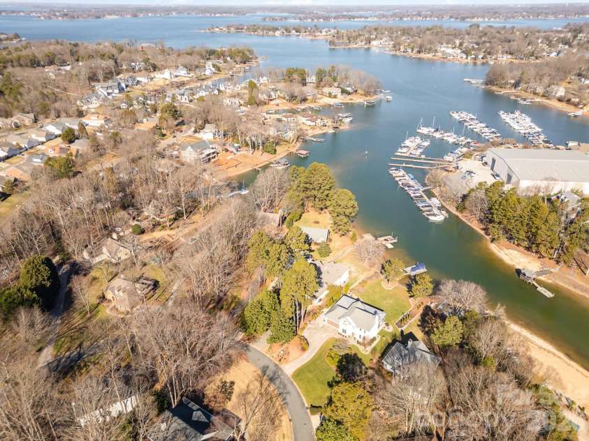 20105 Chapel Point Lane, Cornelius, NC 28031.  MLS# CAR4284650, YatesRealty ID 30187. 