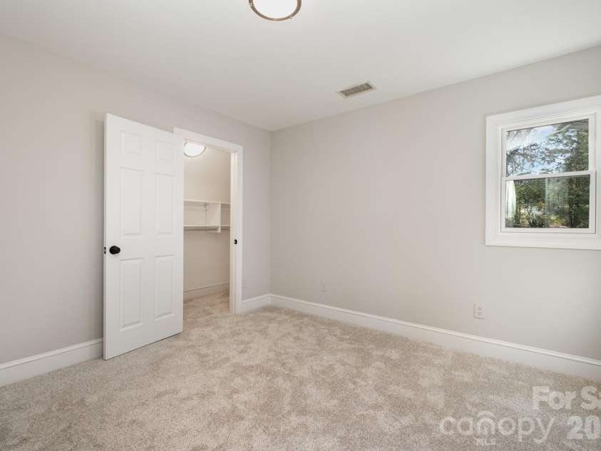 20105 Chapel Point Lane, Cornelius, NC 28031.  MLS# CAR4284650, YatesRealty ID 30187. 