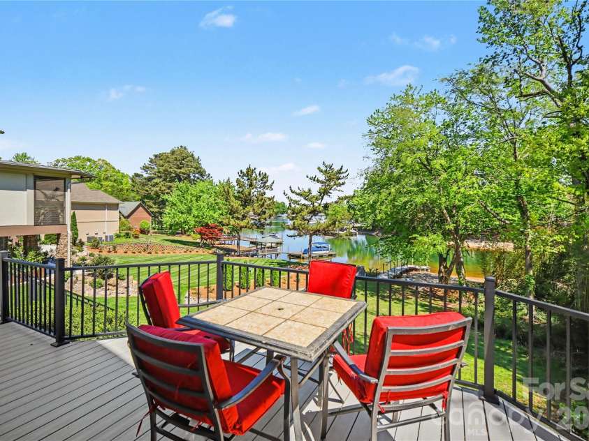 20105 Chapel Point Lane, Cornelius, NC 28031.  MLS# CAR4284650, YatesRealty ID 30187. 