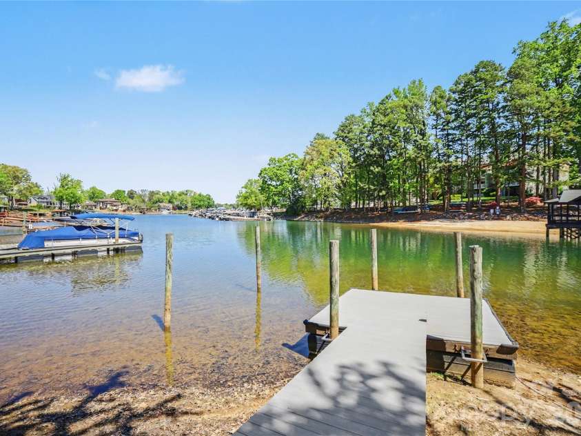 20105 Chapel Point Lane, Cornelius, NC 28031.  MLS# CAR4284650, YatesRealty ID 30187. 