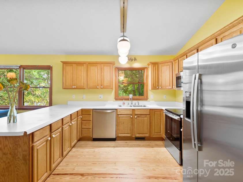 35 Essex Road, Waynesville, NC 28786.  MLS# CAR4280173, YatesRealty ID 30187. 